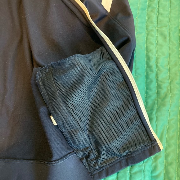 Lightweight Under Armour Jacket - Picture 6 of 6